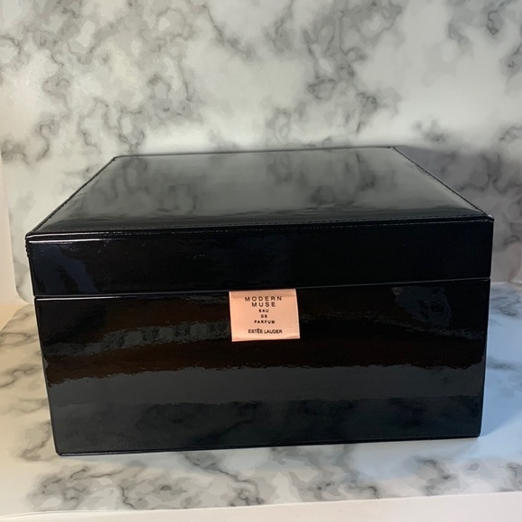 Estée Lauder Black Patent Jewelry Box with Satin Pillow & Modern Muse - Picture 4 of 15